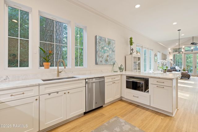 325 A Bacque Crescent Drive, Lafayette, LA 70503