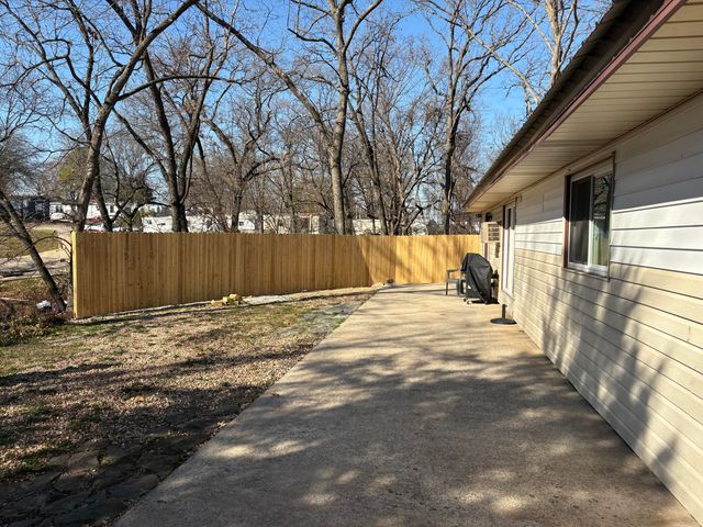 131 Cozy Drive, Grove, OK 74344