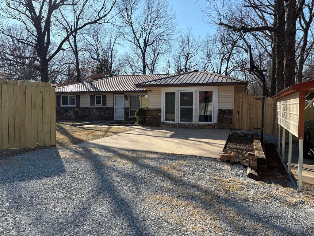 131 Cozy Drive, Grove, OK 74344