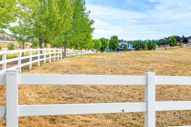 5597 Highway 66, Ashland, OR 97520