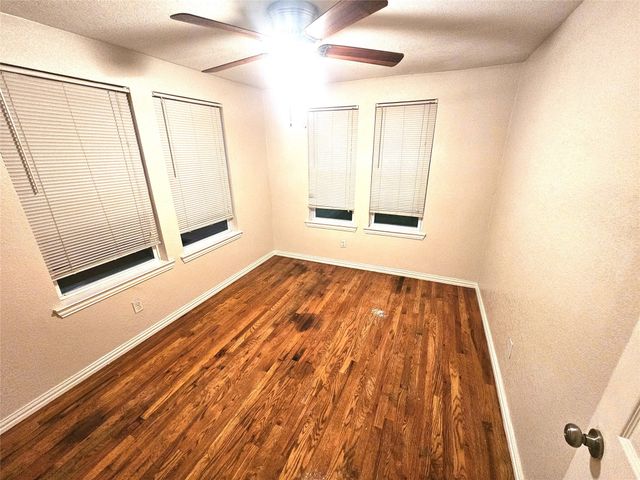1921 W 10th Street, Dallas, TX 75208