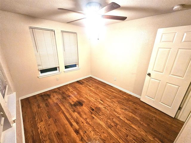 1921 W 10th Street, Dallas, TX 75208