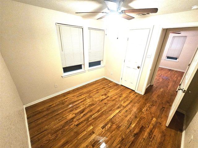 1921 W 10th Street, Dallas, TX 75208