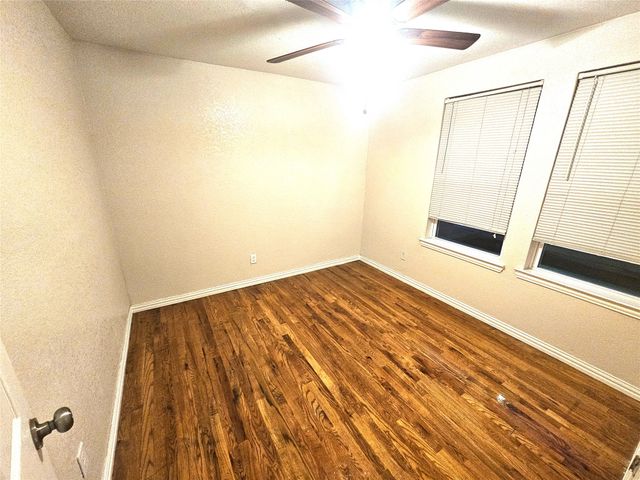 1921 W 10th Street, Dallas, TX 75208
