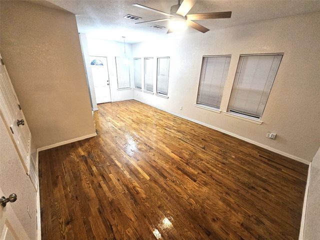 1921 W 10th Street, Dallas, TX 75208