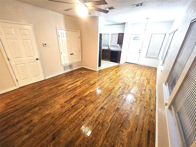 1921 W 10th Street, Dallas, TX 75208