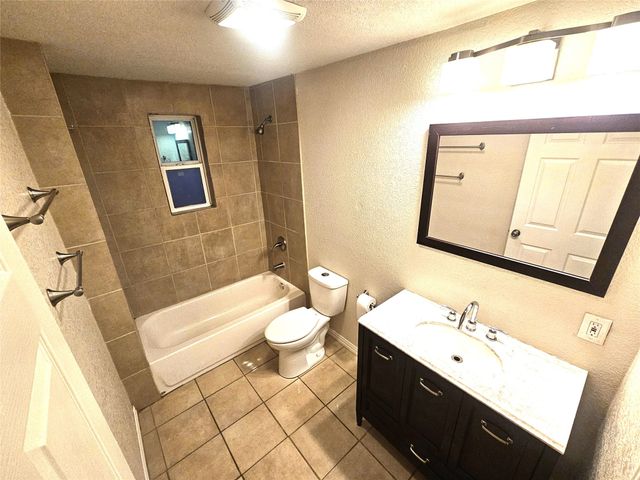 1921 W 10th Street, Dallas, TX 75208