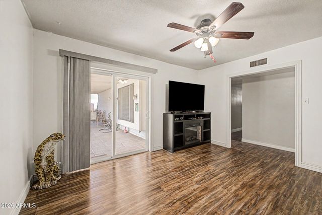 6409 W OREGON Avenue, Glendale, AZ 85301