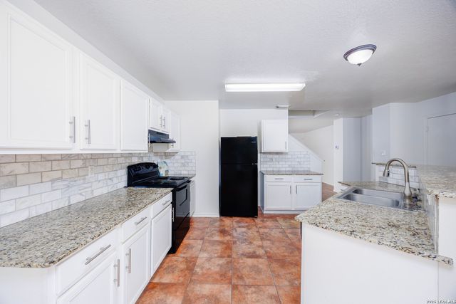 7706 HEDRICK FARM, San Antonio, TX 78239