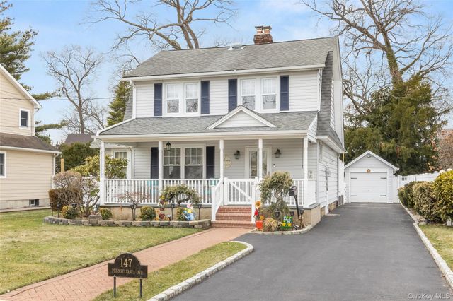 147 Pennsylvania Avenue, Freeport, NY 11520