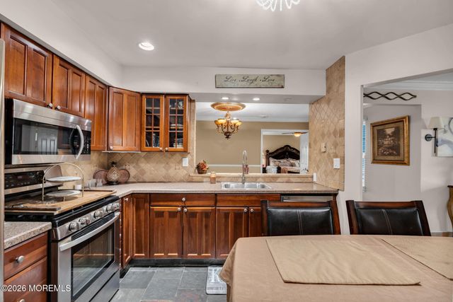 1 Breakwater Square, Howell, NJ 07728