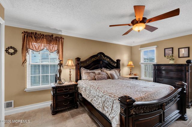 1 Breakwater Square, Howell, NJ 07728