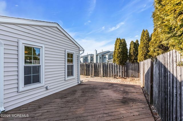 1 Breakwater Square, Howell, NJ 07728