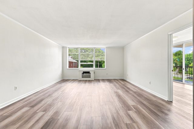20 Hammond Pond Pkwy 208, Newton, MA 02467