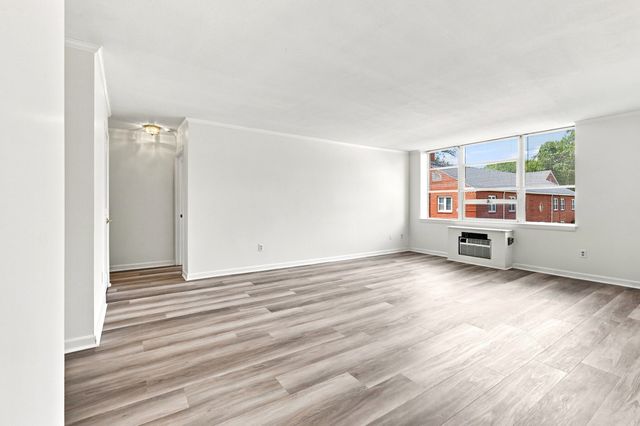 20 Hammond Pond Pkwy 208, Newton, MA 02467