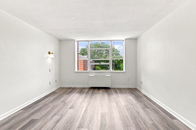 20 Hammond Pond Pkwy 208, Newton, MA 02467