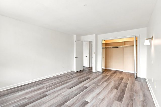 20 Hammond Pond Pkwy 208, Newton, MA 02467