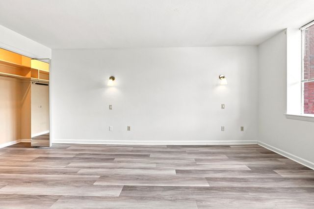 20 Hammond Pond Pkwy 208, Newton, MA 02467