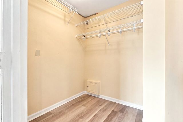20 Hammond Pond Pkwy 208, Newton, MA 02467