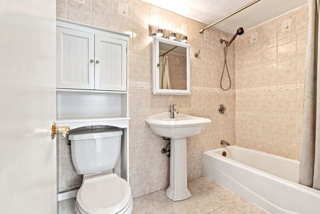 20 Hammond Pond Pkwy 208, Newton, MA 02467