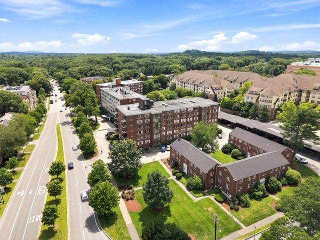 20 Hammond Pond Pkwy 208, Newton, MA 02467