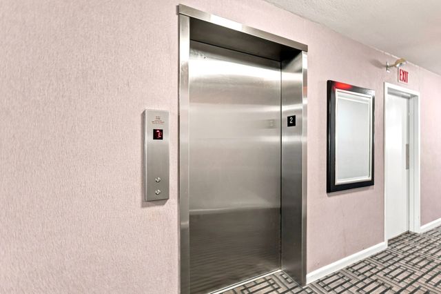 20 Hammond Pond Pkwy 208, Newton, MA 02467