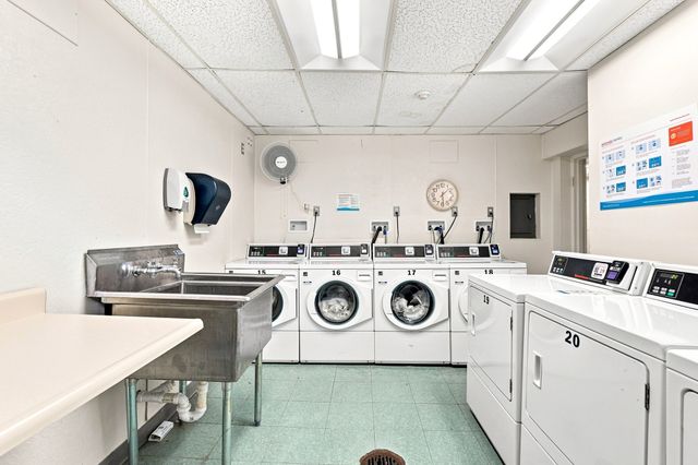 20 Hammond Pond Pkwy 208, Newton, MA 02467