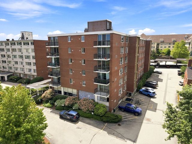 20 Hammond Pond Pkwy 208, Newton, MA 02467
