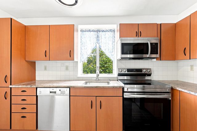 20 Hammond Pond Pkwy 208, Newton, MA 02467