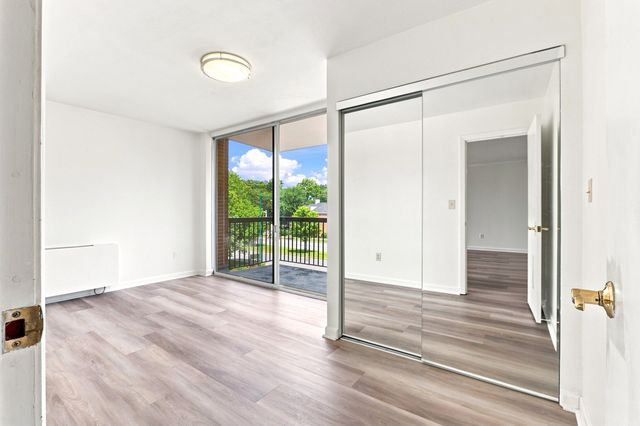 20 Hammond Pond Pkwy 208, Newton, MA 02467