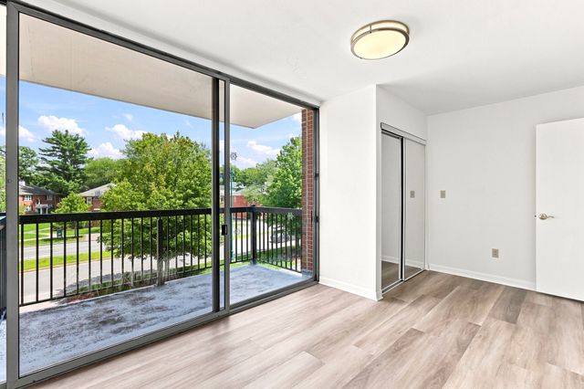 20 Hammond Pond Pkwy 208, Newton, MA 02467