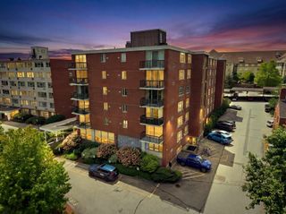 20 Hammond Pond Pkwy 208, Newton, MA 02467