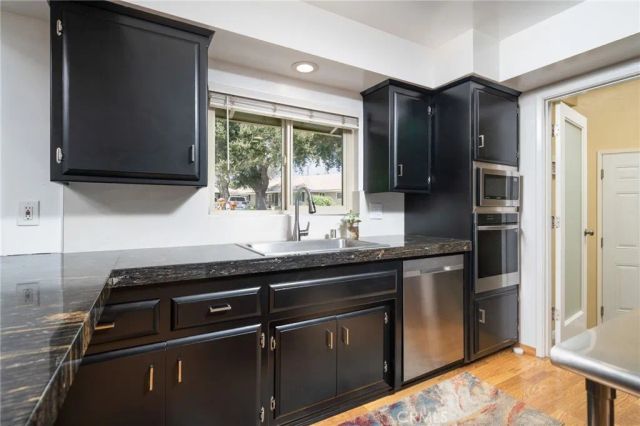 88 Camellia Court, Upland, CA 91786