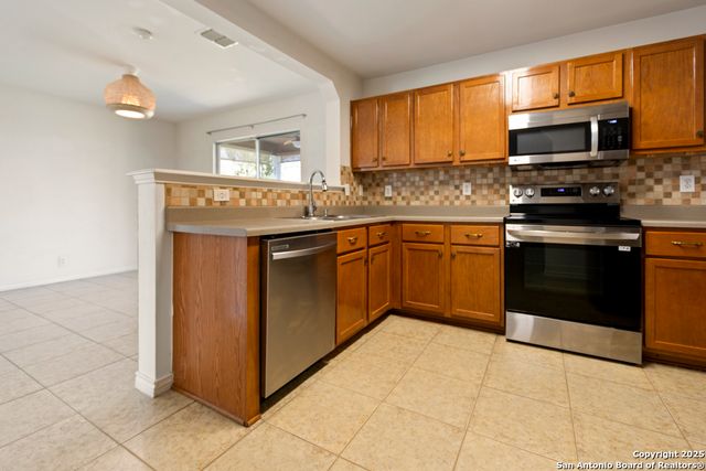 335 Cedron Chase, San Antonio, TX 78253