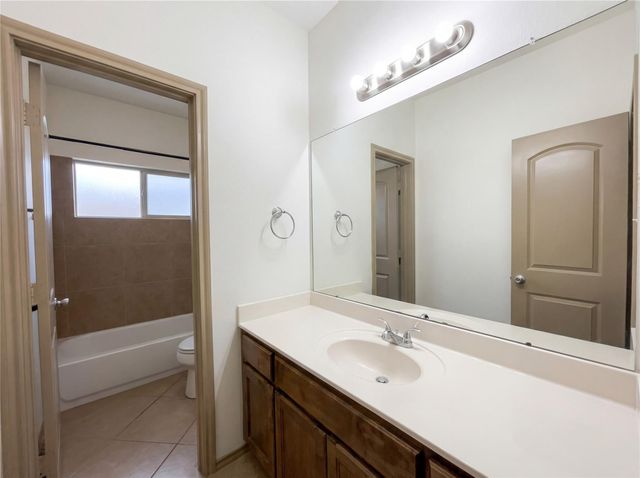 1000 Estival DR, Kyle, TX 78640