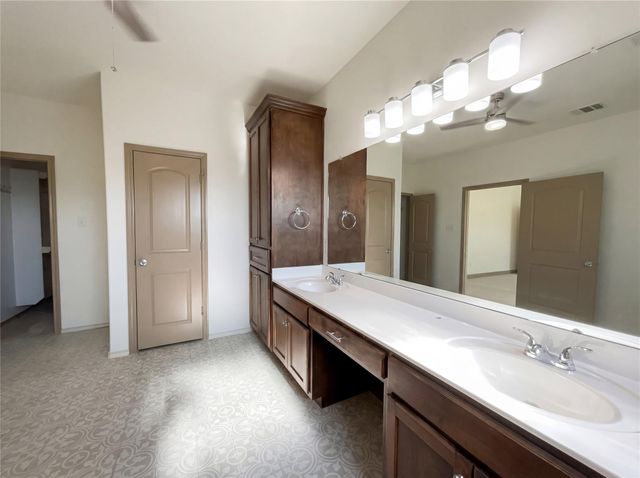 1000 Estival DR, Kyle, TX 78640