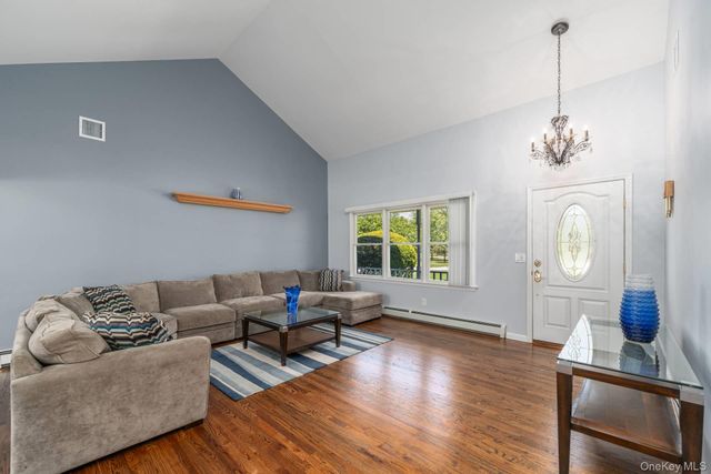 575 Willow Drive, East Marion, NY 11939