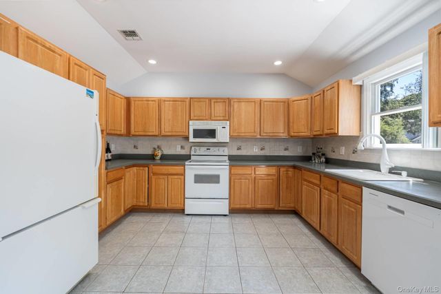 575 Willow Drive, East Marion, NY 11939