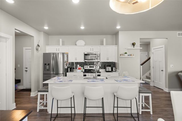 705 SE Booth Avenue, Waukee, IA 50263