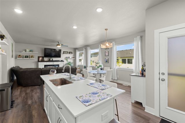 705 SE Booth Avenue, Waukee, IA 50263