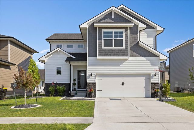 705 SE Booth Avenue, Waukee, IA 50263