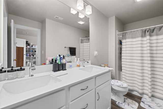 705 SE Booth Avenue, Waukee, IA 50263