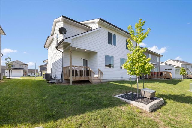 705 SE Booth Avenue, Waukee, IA 50263