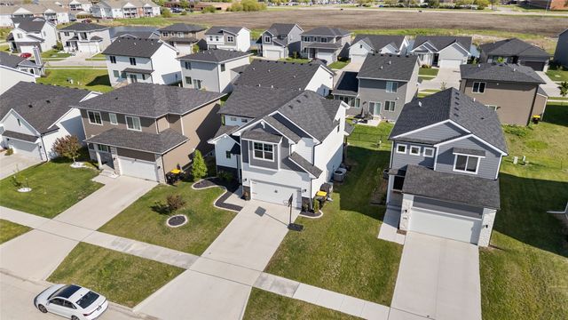 705 SE Booth Avenue, Waukee, IA 50263
