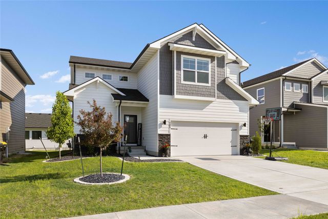 705 SE Booth Avenue, Waukee, IA 50263