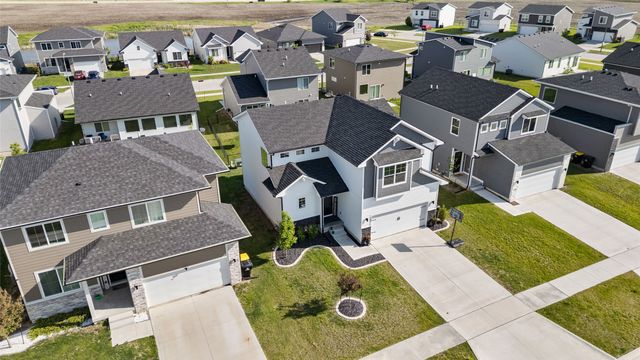 705 SE Booth Avenue, Waukee, IA 50263