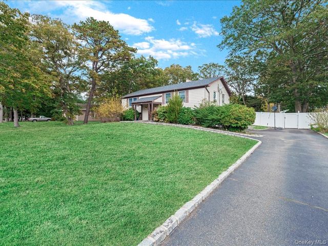 33 Winside Lane, Coram, NY 11727