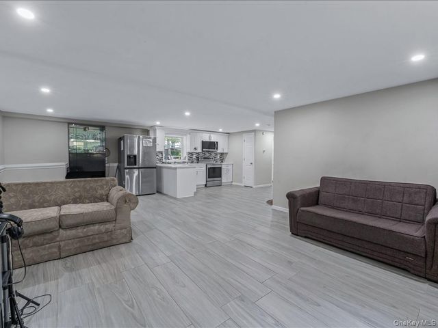 33 Winside Lane, Coram, NY 11727