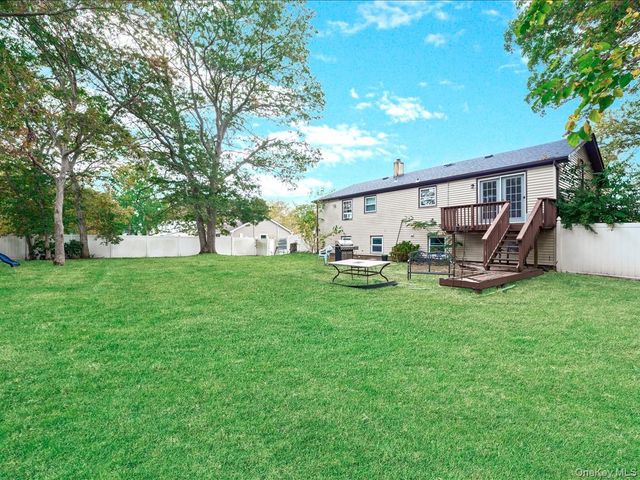 33 Winside Lane, Coram, NY 11727
