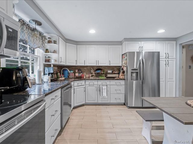 33 Winside Lane, Coram, NY 11727